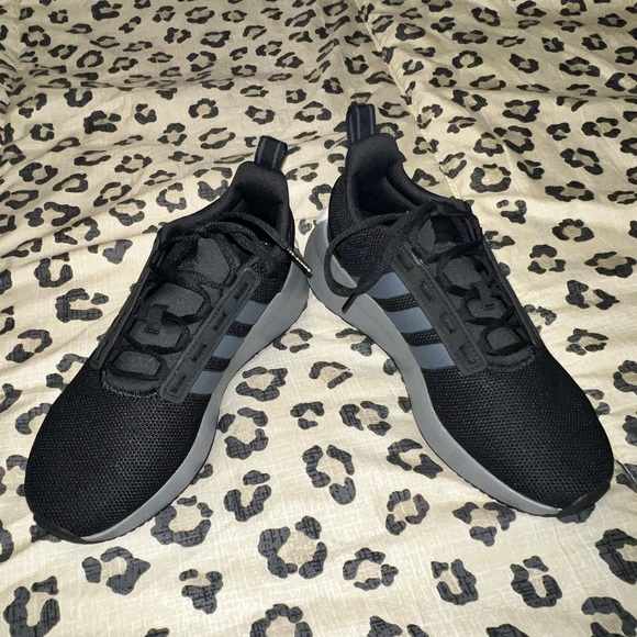 Women’s adidas size 8.5 - Picture 2 of 7
